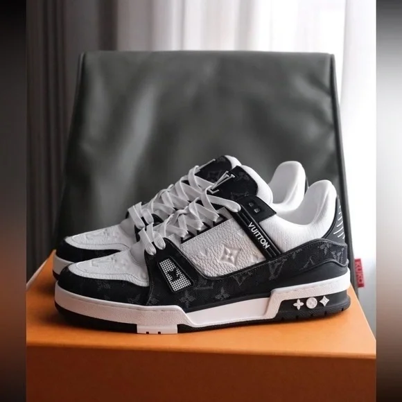 Louis Vuitton Trainer Sneaker Black and White US 11 - Picture 3 of 8